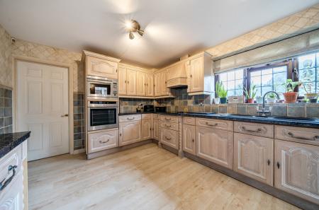 1434233-15-69c2a7...