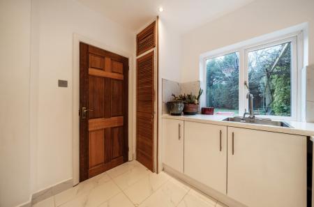 1421261-12-69a8b8...