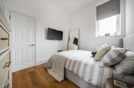 1421634-5-69aabb9...