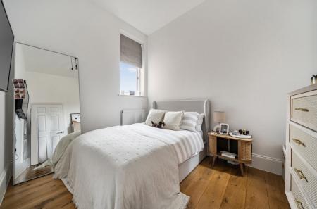 1421634-4-69aabb8...