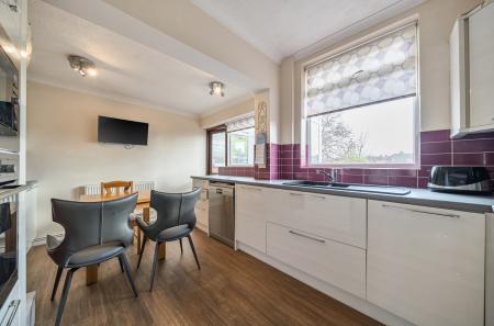 1416791-8-6995e2a...