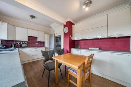 1416791-7-6995e2a...