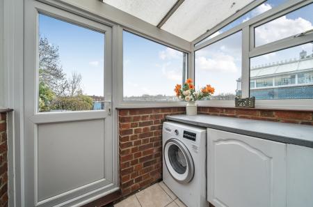 1416791-9-6995e2b...