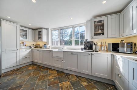 1418302-3-699e0f3...