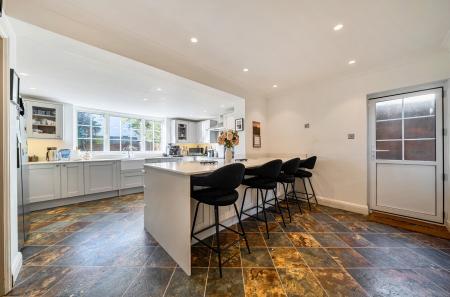 1418302-1-699e0f1...