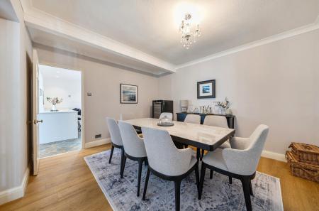 1418302-4-699e0f4...