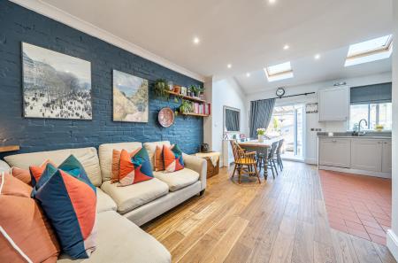 1416904-9-699f363...