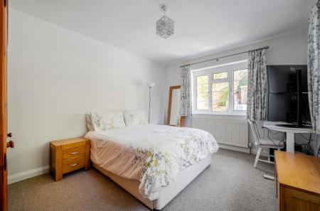 1411098-24-69a8af...