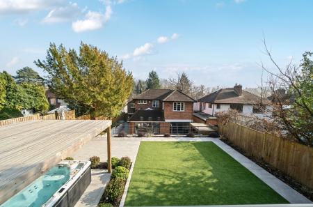 1411098-7-69a8ae4...