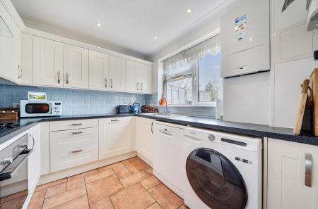 1424142-3-69af075...