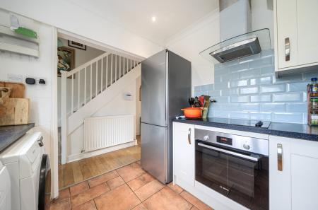 1424142-4-69af076...