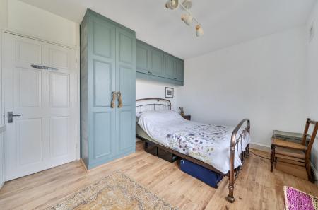 1424142-12-69af07...