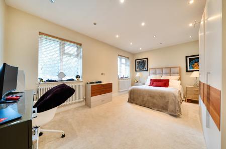 1418668-8-69b0a6a...