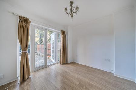 1430529-11-69b9ad...