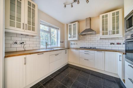 1430529-5-69b9acd...