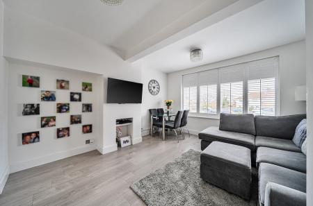 1424927-11-69c19c...