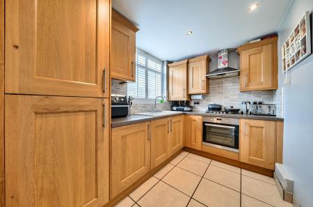 1424927-8-69c19c6...