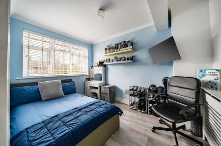 1424927-4-69c19c3...