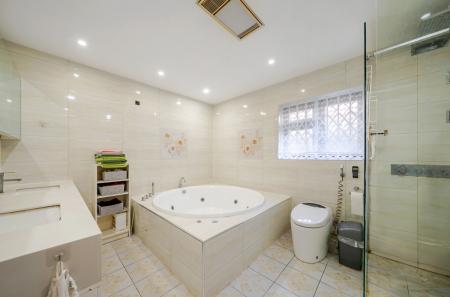 Main Bathroom.