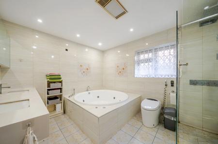 Main Bathroom.