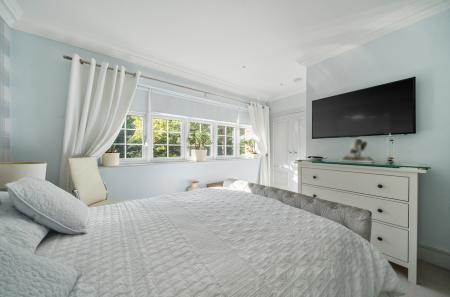 1353184-11-68c92b...