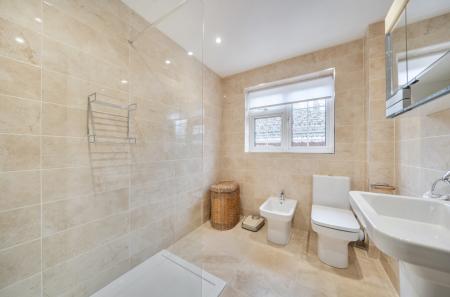 1423214-4-69aec44...