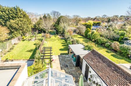 1436759-16-69d547...