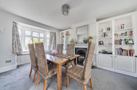 1436759-9-69d5479...