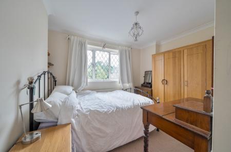 1341777-19-68af5d...