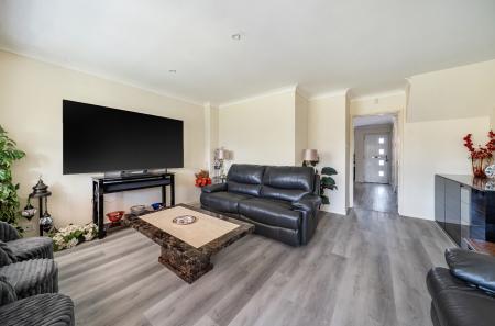 1438702-5-69d5385...