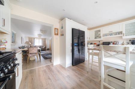 20-6815159477aca-...