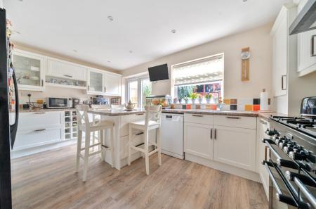 21-6815159fa2344-...