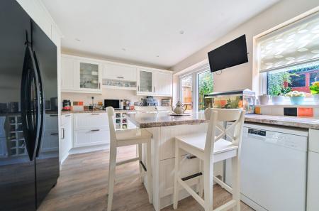 19-6815158fe2ed6-...