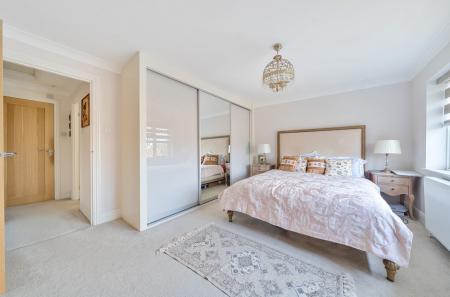 11-681515636140b-...