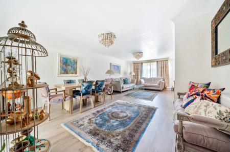 37-681515e64907f-...