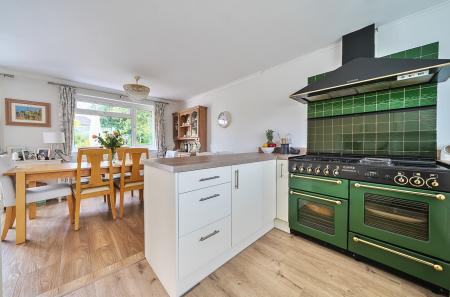 1304584-9-68471cd...