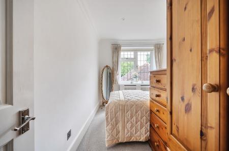 1305490-15-684972...