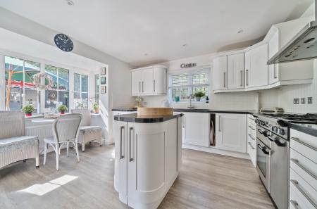 1306328-20-6852fe...