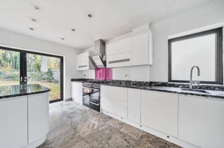 1376628-12-690b4d...