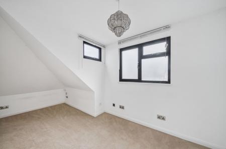 1376628-17-690b4d...