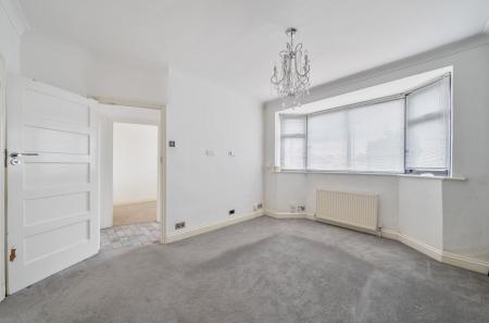 1376628-4-690b4d3...