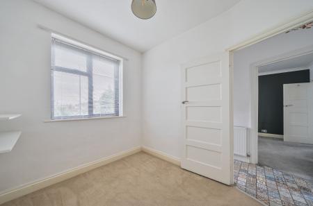 1376628-6-690b4d5...