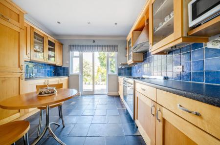 1329130-14-689b13...