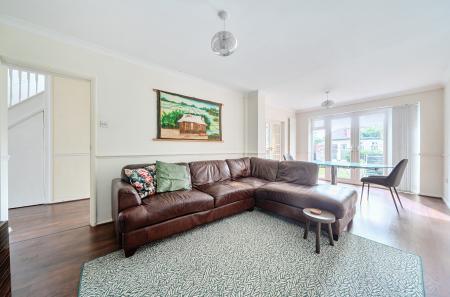 1346121-4-68b8838...