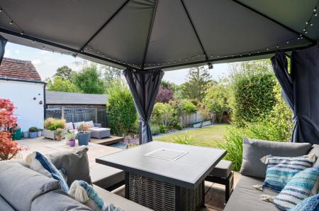 1348813-11-68bed6...