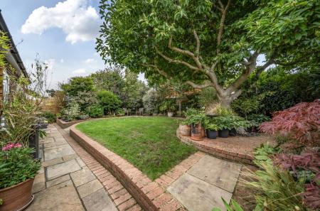 1353208-6-68cad7c...