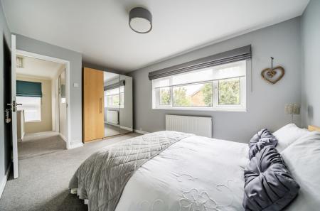 1353208-10-68cad8...