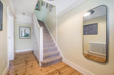 1358844-4-68d4827...