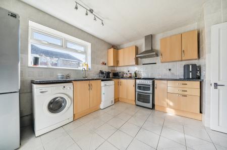 1371238-6-68fb5e1...