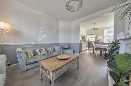 1371587-3-68fb9ed...